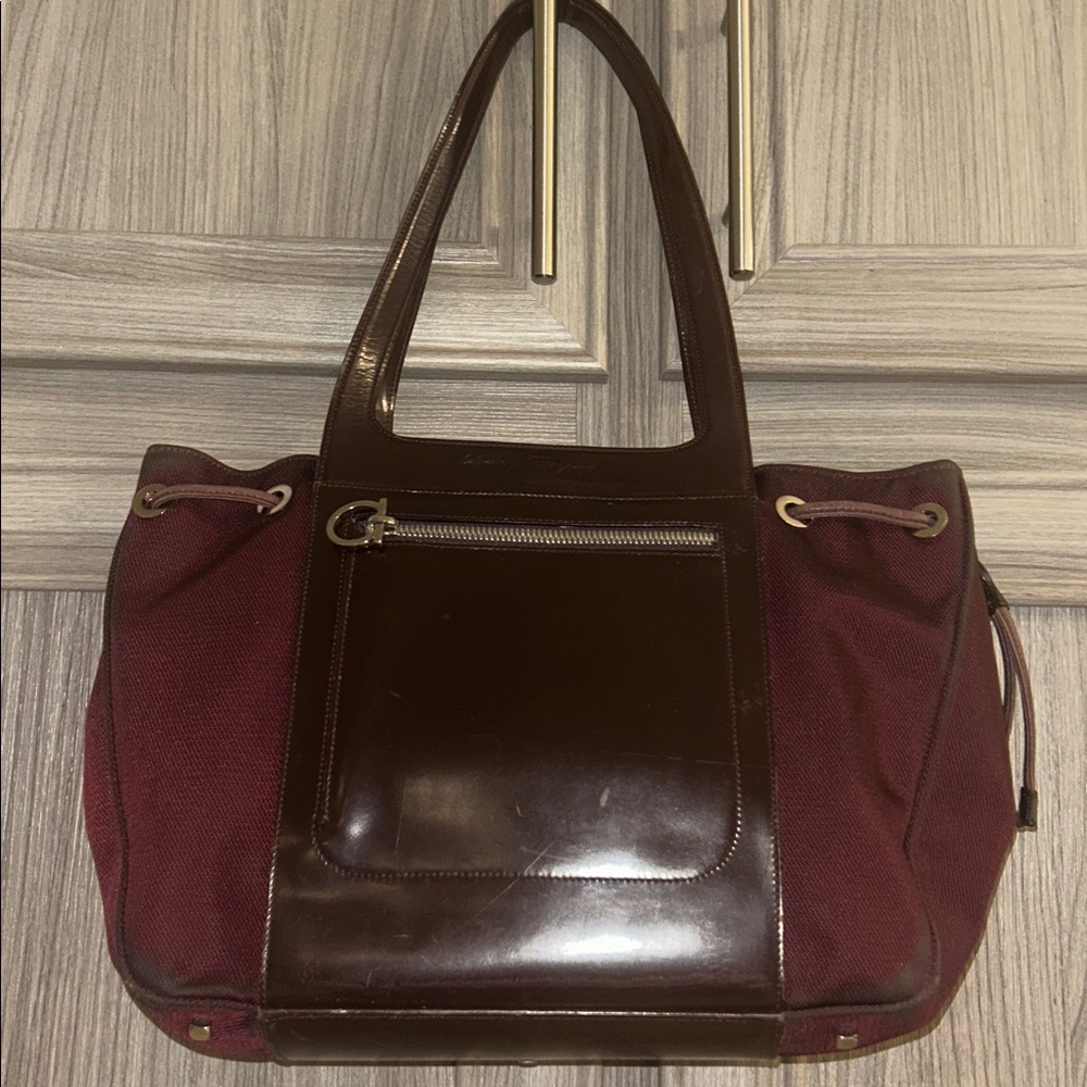 Salvatore Ferragamo Women’s Burgundy Vintage Tote Handbag with EUC comes w/COA